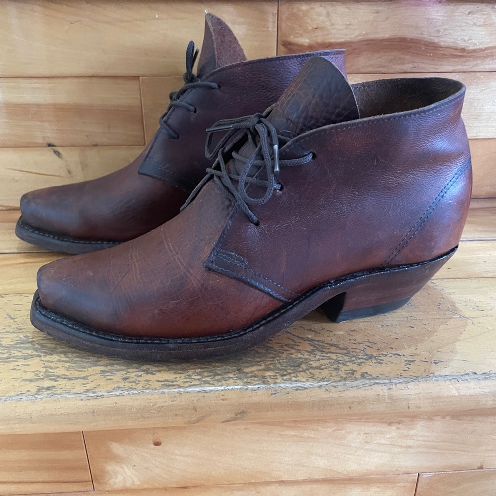 Cobra Rock lace up Boots, size 8.